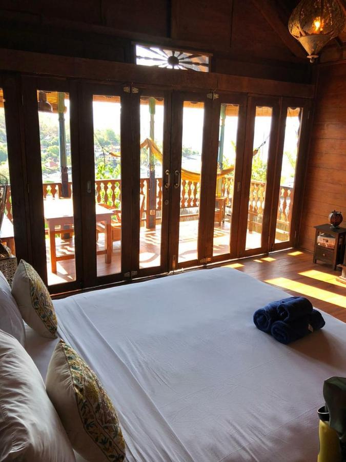 Blue Earth Village * Amed