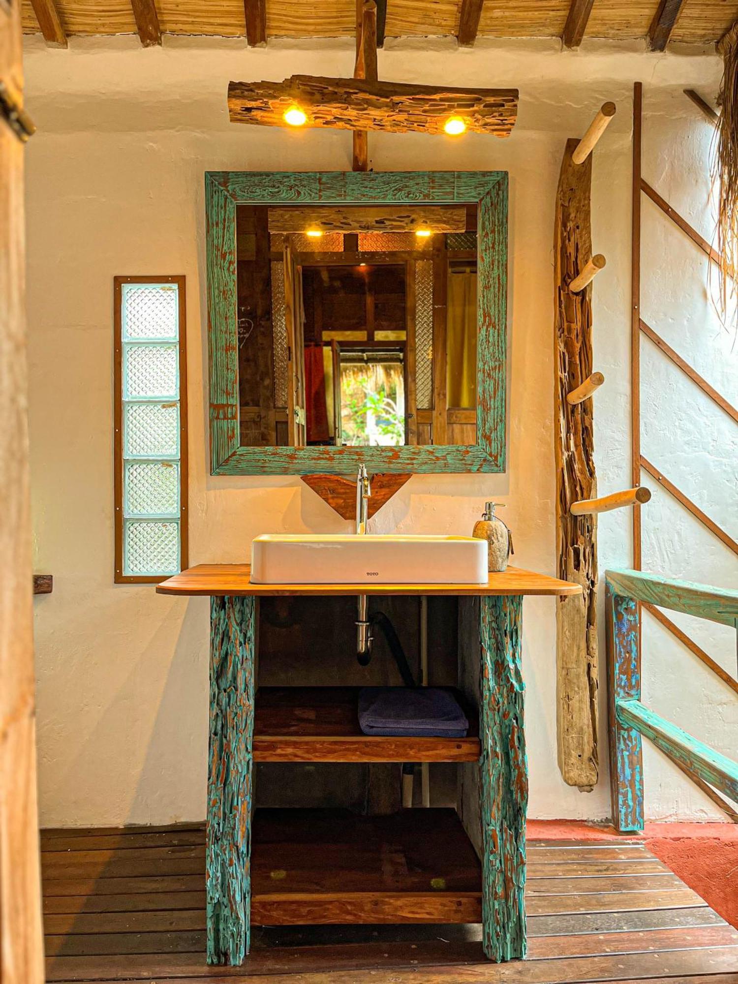 Blue Earth Village Hotel Amed